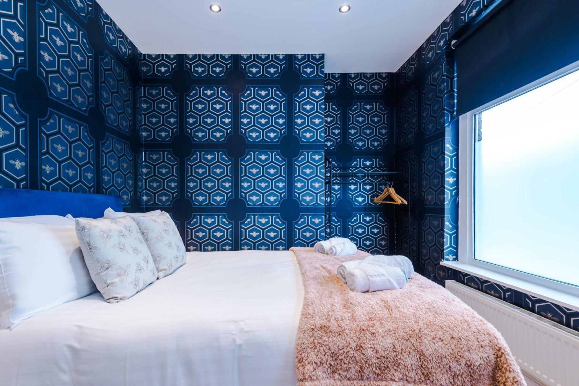 Rest&Recharge At A Luxury Retreat In Manchester - Sleeps 11, 5 Bedrooms, 3 Bathrooms, Free Parking Exterior photo