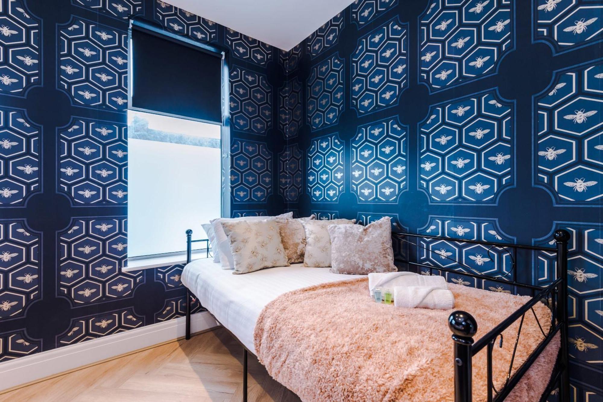 Rest&Recharge At A Luxury Retreat In Manchester - Sleeps 11, 5 Bedrooms, 3 Bathrooms, Free Parking Exterior photo