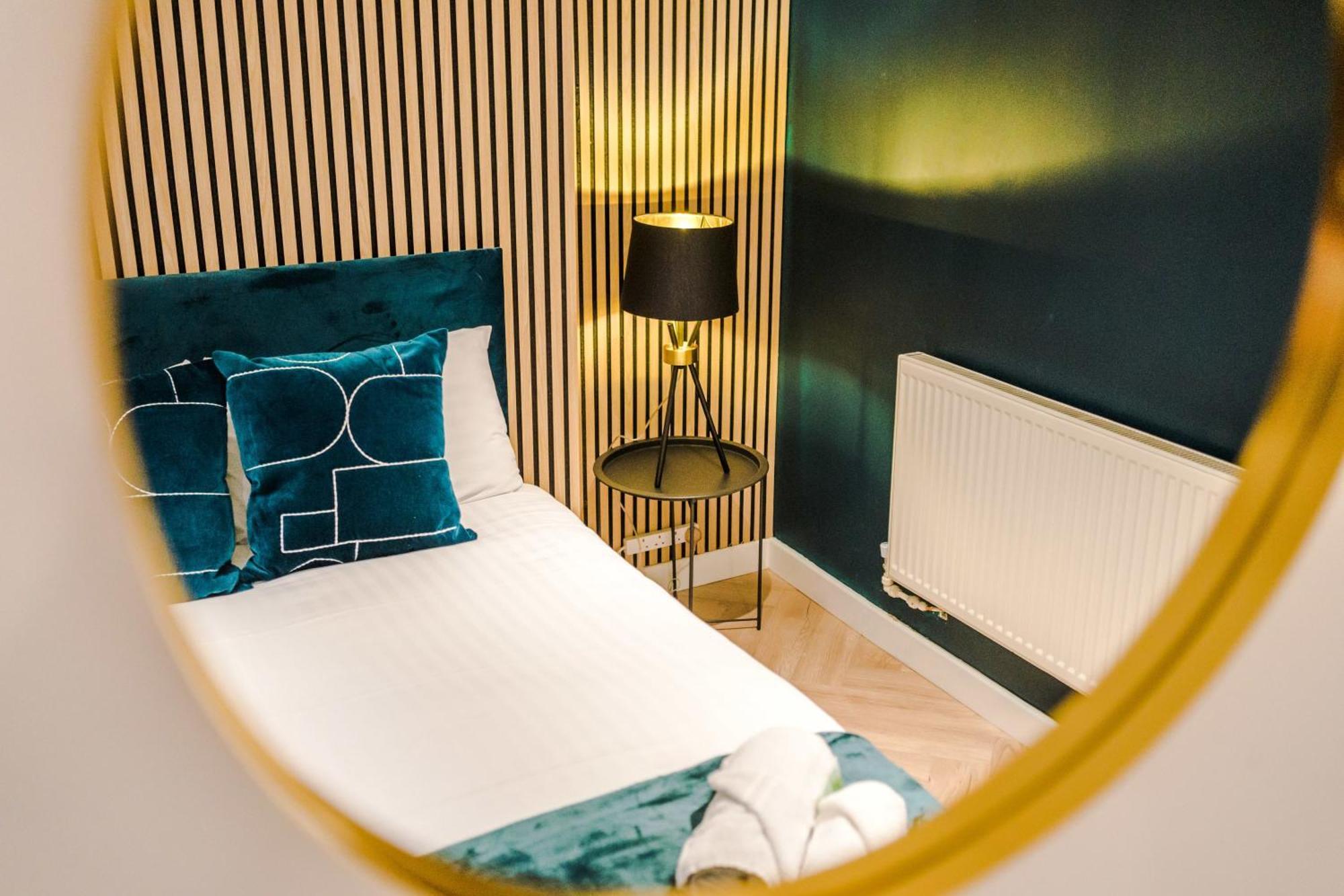 Rest&Recharge At A Luxury Retreat In Manchester - Sleeps 11, 5 Bedrooms, 3 Bathrooms, Free Parking Exterior photo