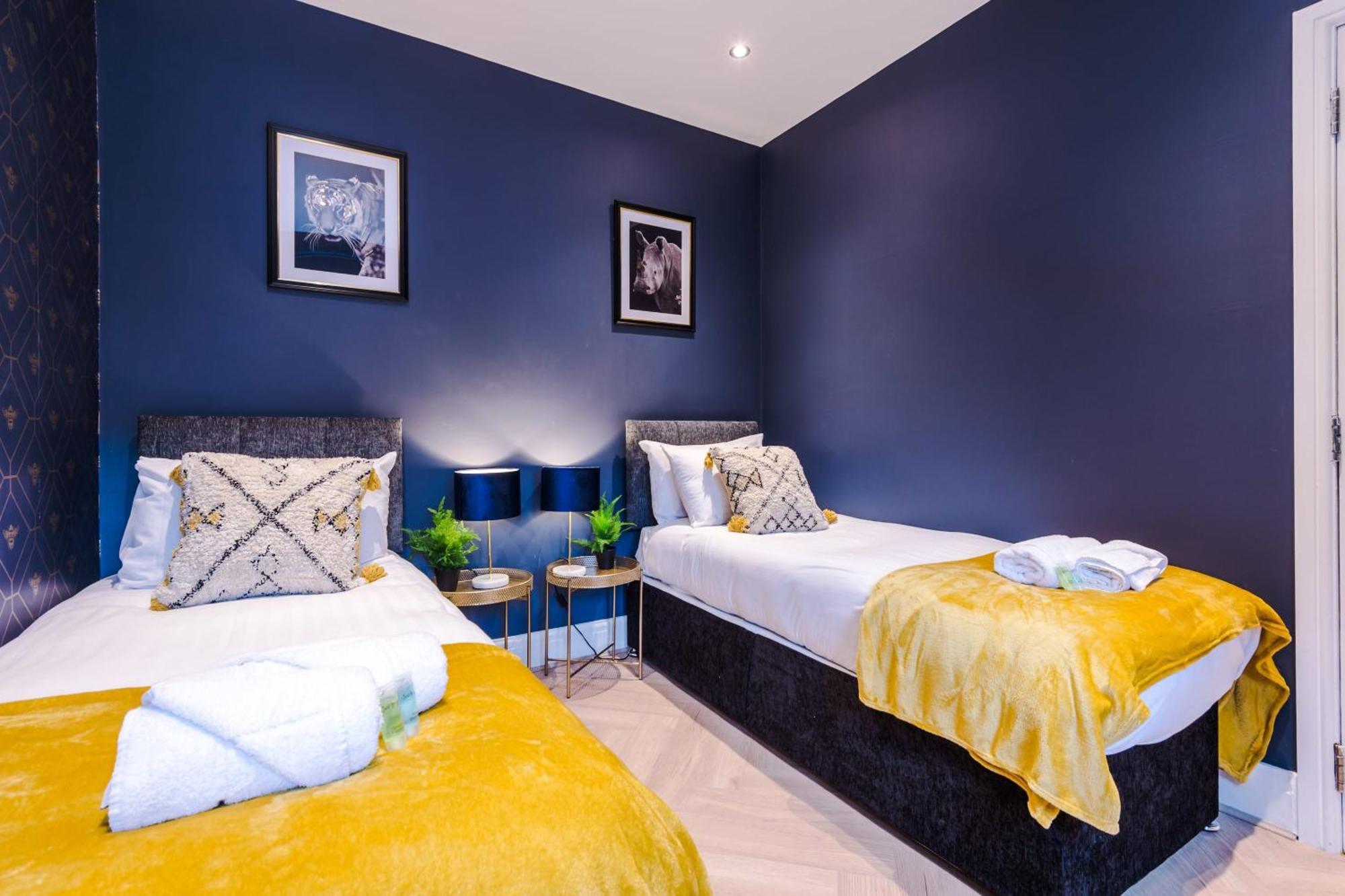 Rest&Recharge At A Luxury Retreat In Manchester - Sleeps 11, 5 Bedrooms, 3 Bathrooms, Free Parking Exterior photo