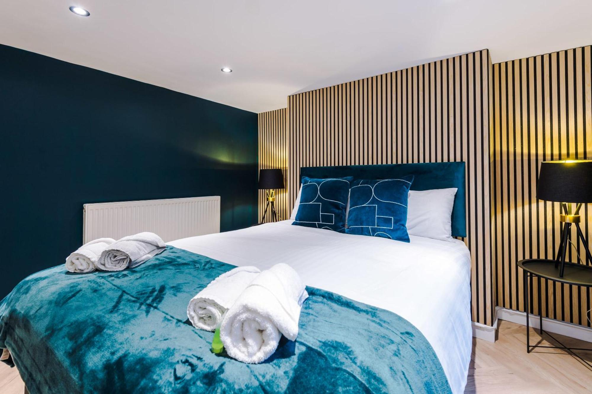 Rest&Recharge At A Luxury Retreat In Manchester - Sleeps 11, 5 Bedrooms, 3 Bathrooms, Free Parking Exterior photo