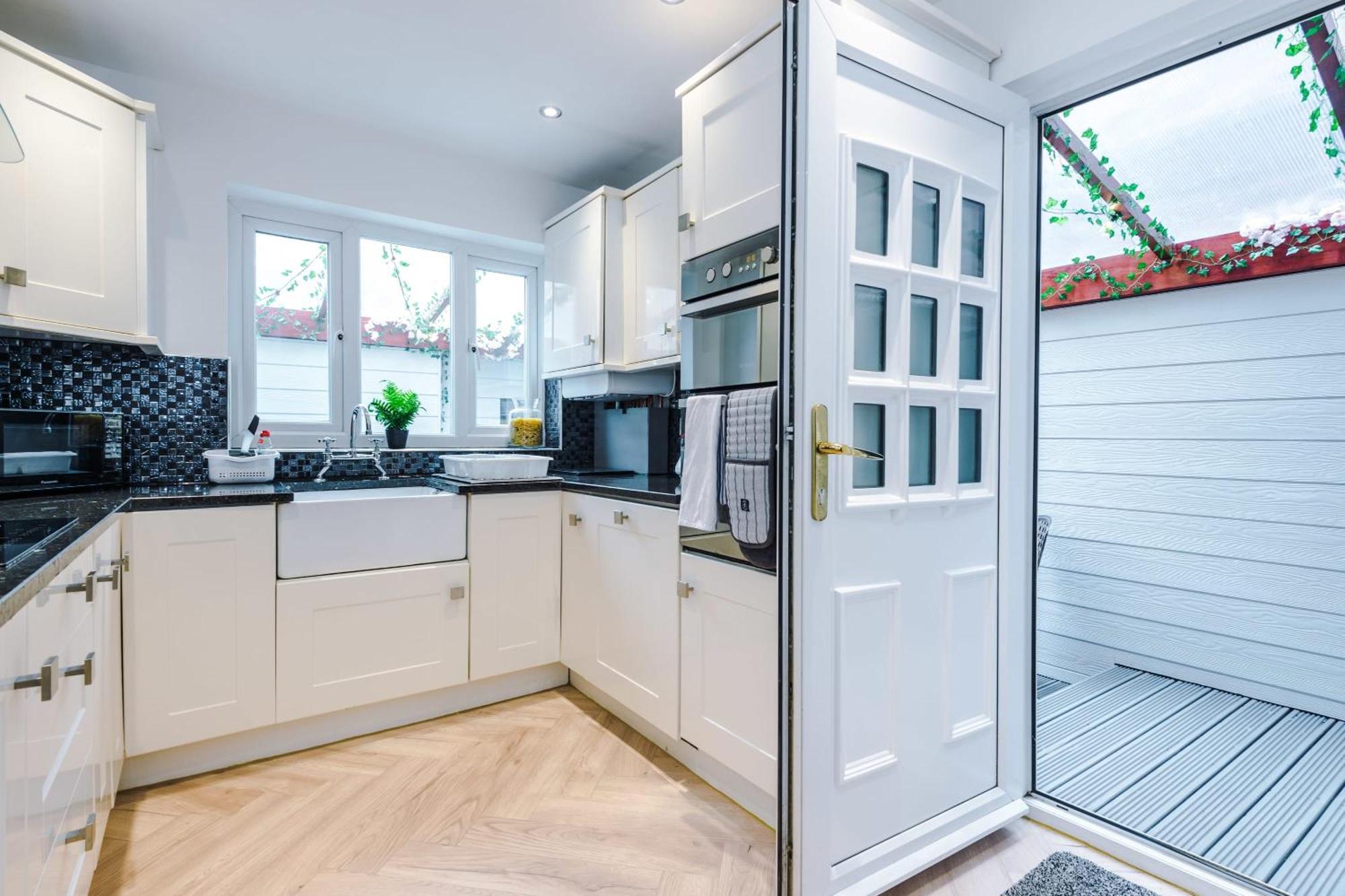 Rest&Recharge At A Luxury Retreat In Manchester - Sleeps 11, 5 Bedrooms, 3 Bathrooms, Free Parking Exterior photo