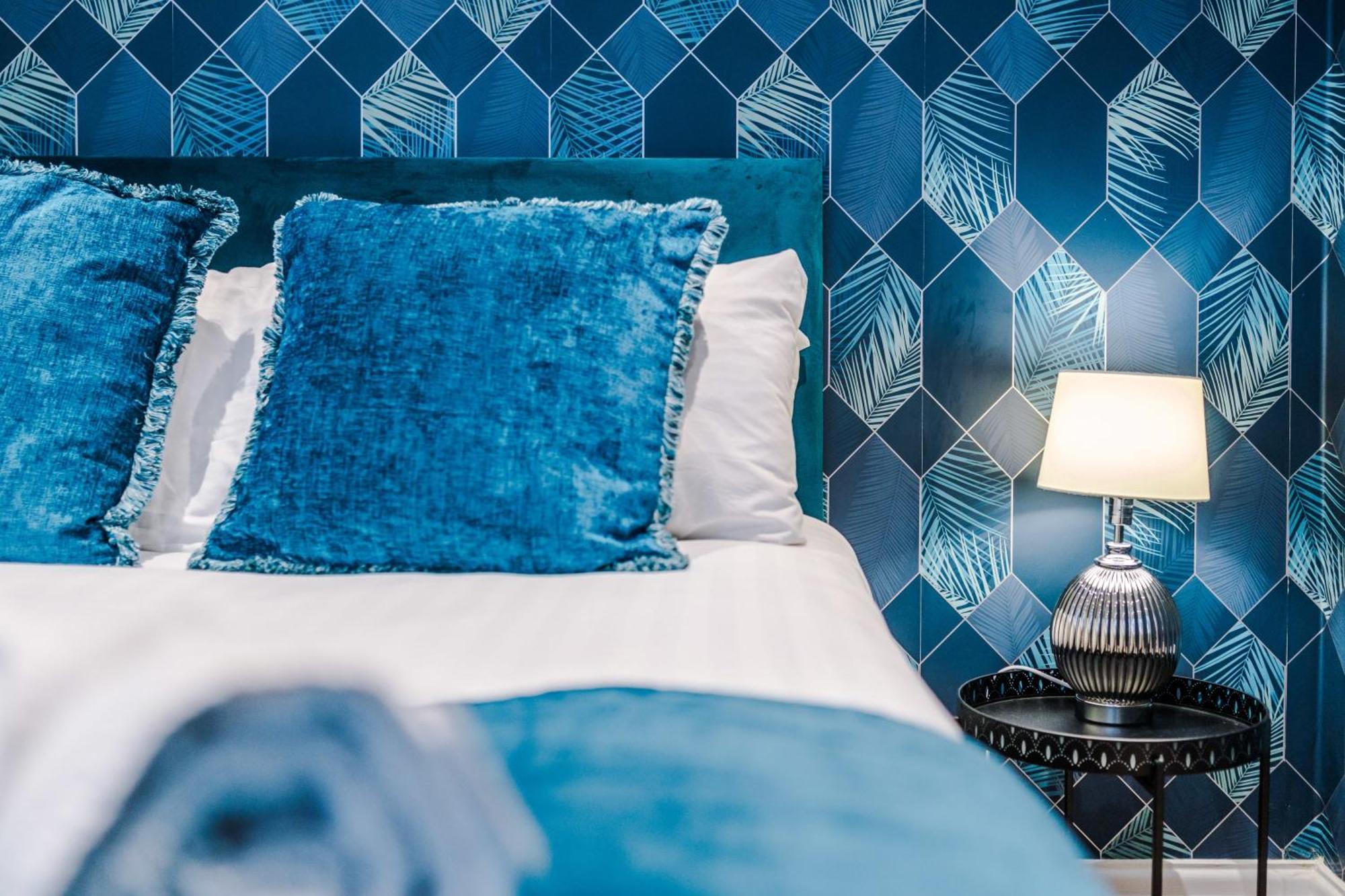 Rest&Recharge At A Luxury Retreat In Manchester - Sleeps 11, 5 Bedrooms, 3 Bathrooms, Free Parking Exterior photo