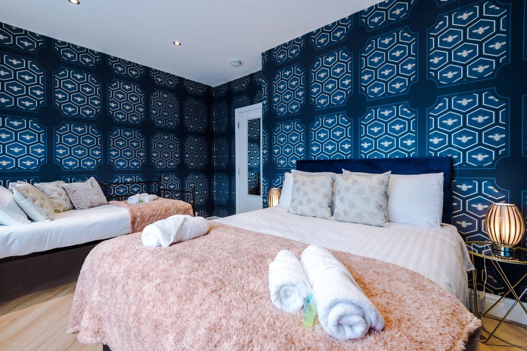 Rest&Recharge At A Luxury Retreat In Manchester - Sleeps 11, 5 Bedrooms, 3 Bathrooms, Free Parking Exterior photo