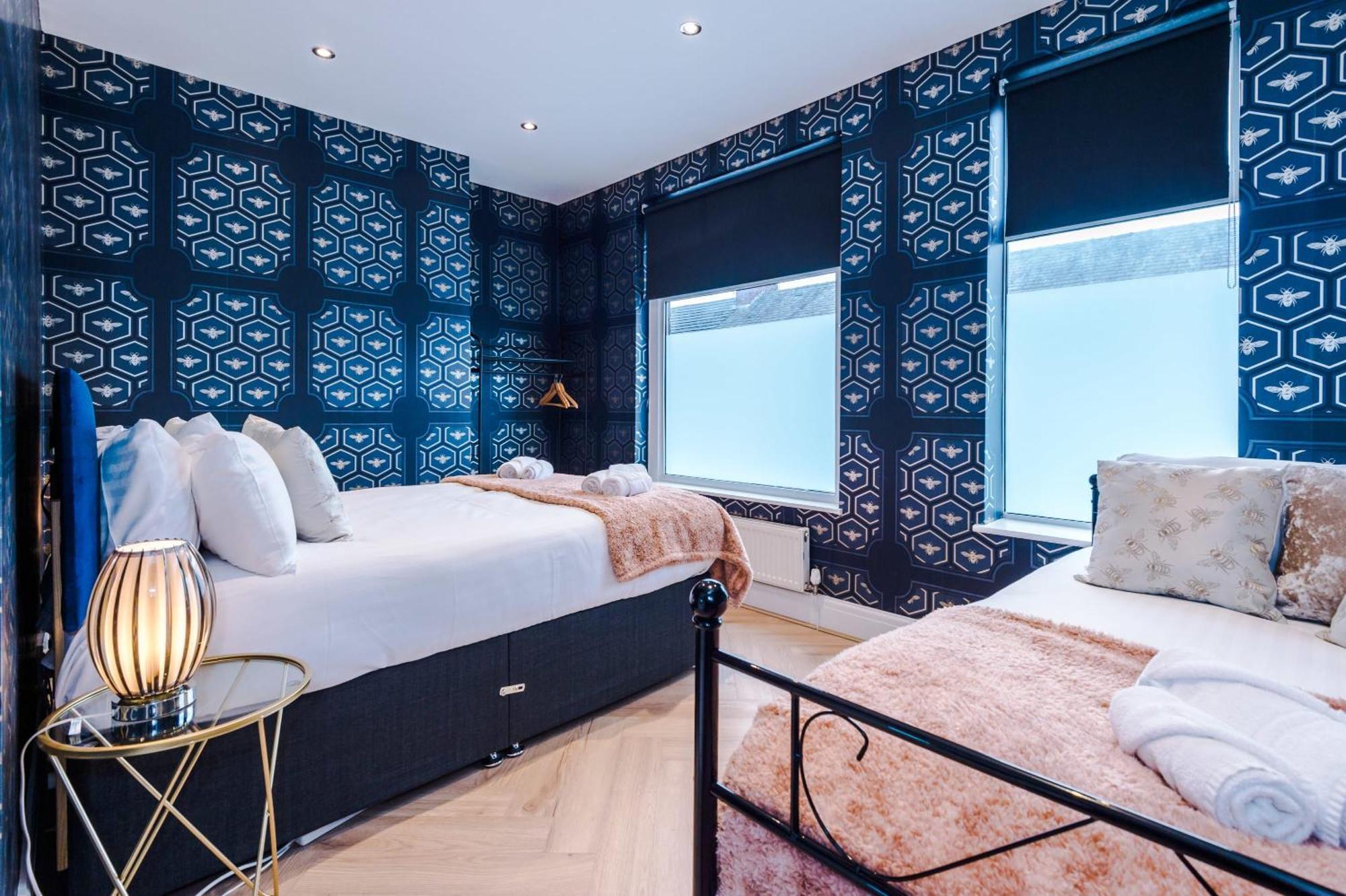 Rest&Recharge At A Luxury Retreat In Manchester - Sleeps 11, 5 Bedrooms, 3 Bathrooms, Free Parking Exterior photo