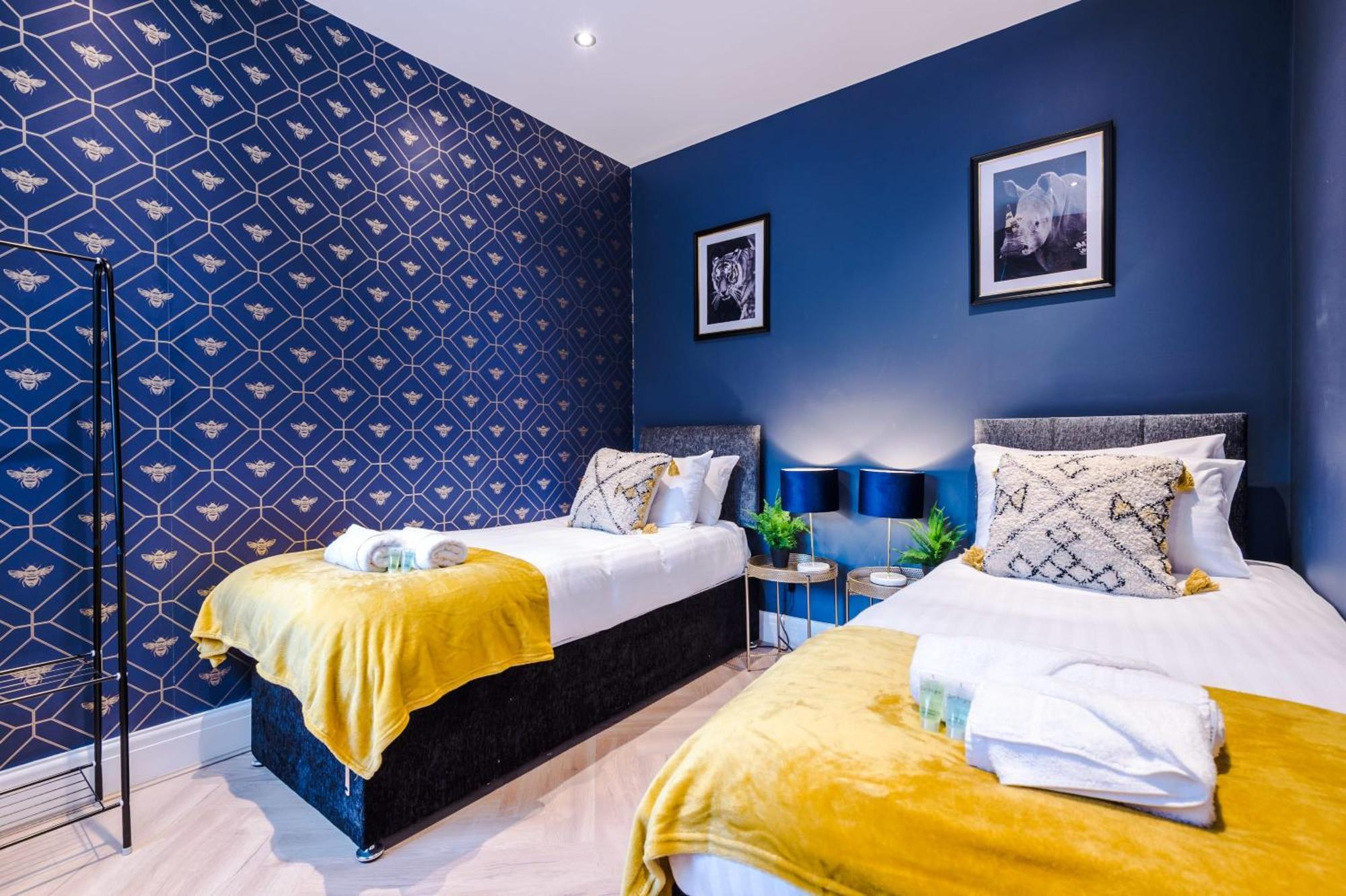 Rest&Recharge At A Luxury Retreat In Manchester - Sleeps 11, 5 Bedrooms, 3 Bathrooms, Free Parking Exterior photo